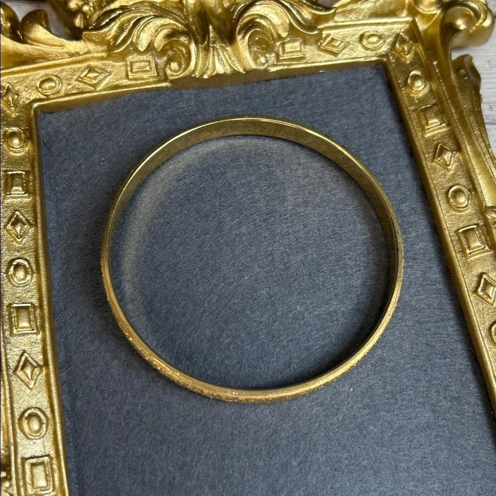 Monet elegant gold